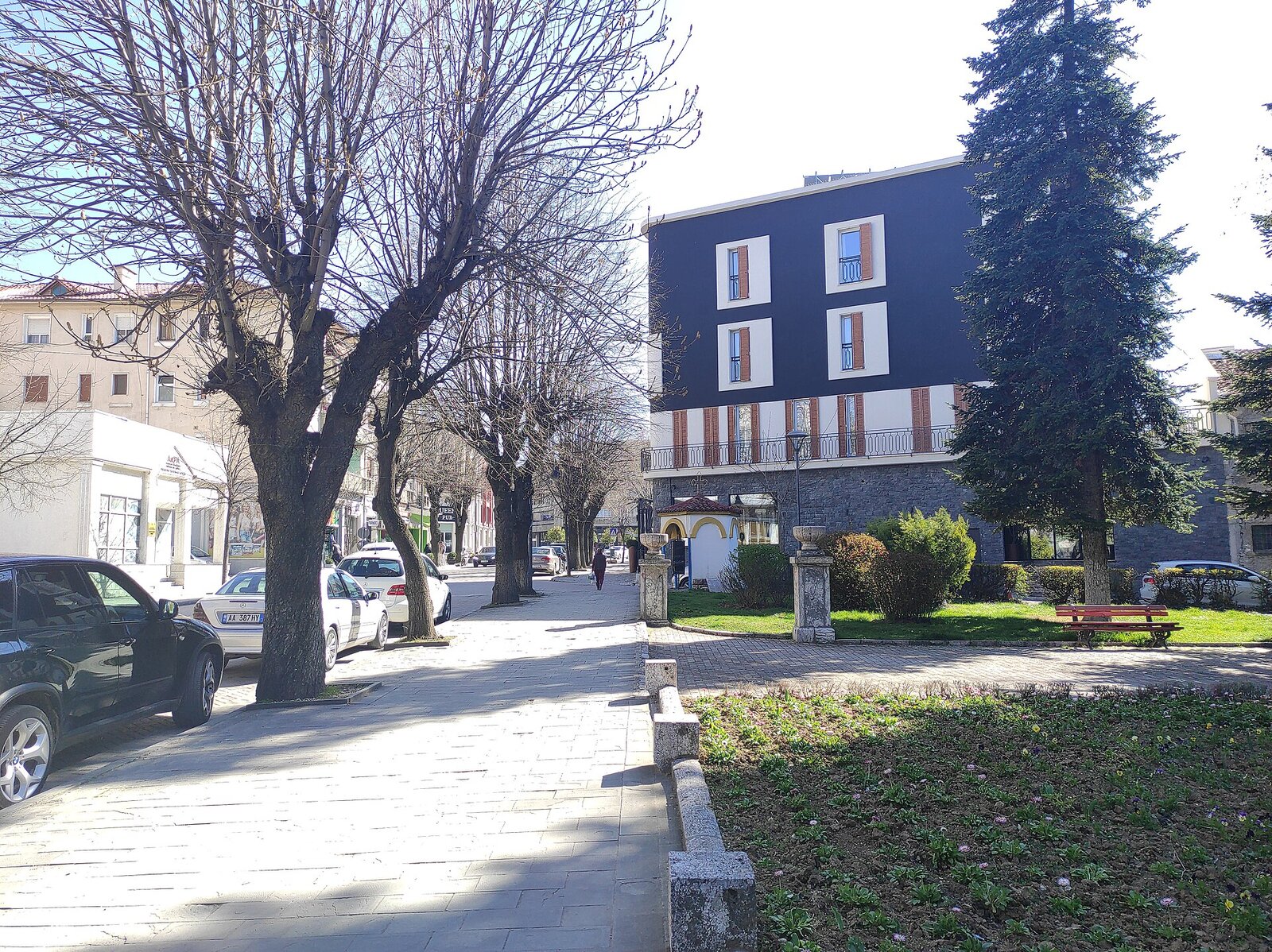 코르처(Korçë), 알바니아 내륙의 산책 도시를 발견하다